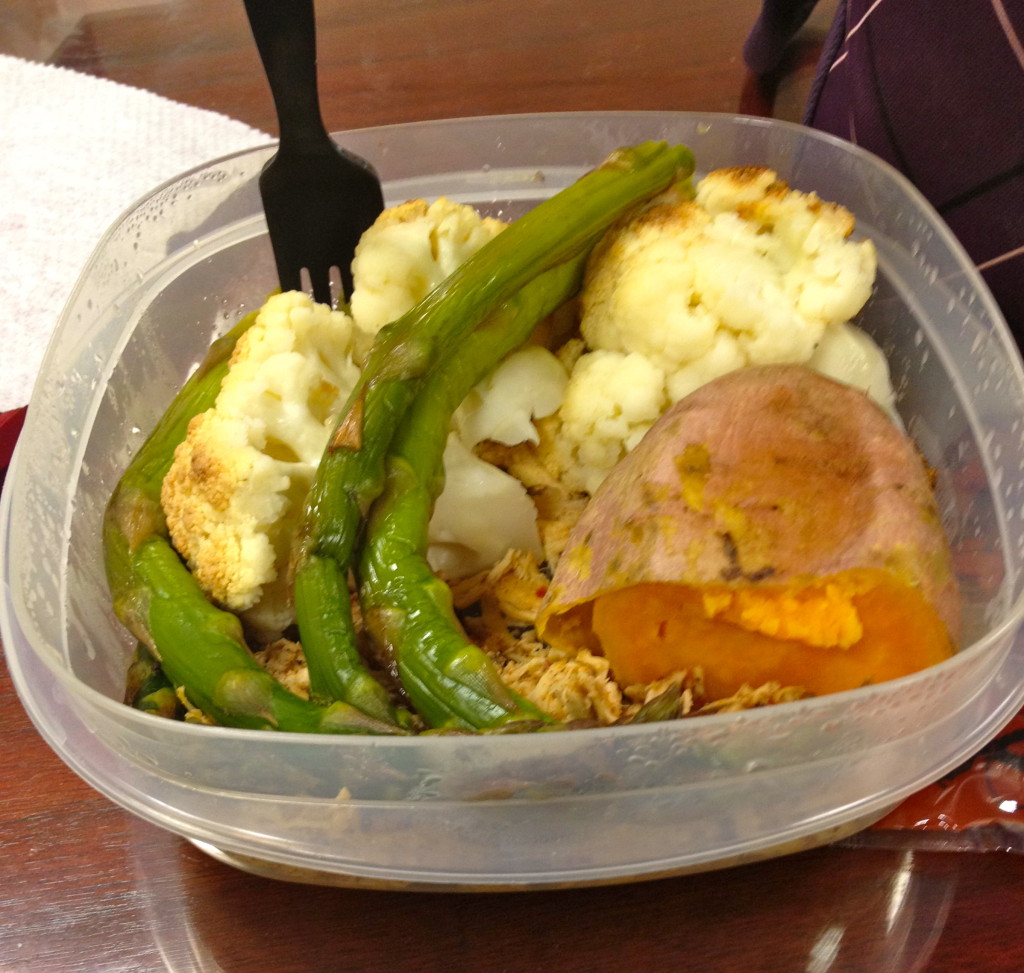 Filling lunch! Shredded chicken, sweet potato, asparagus, cauliflower and an orange. 