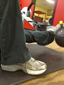 Bend and cross the top leg over the bottom leg, small lifting movements with the bottom leg!